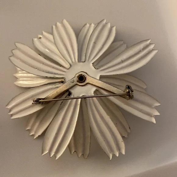 9 Vintage Floral Flower Themed Pins Brooches incl Sarah Coventry Avon Monet - Picture 3 of 16